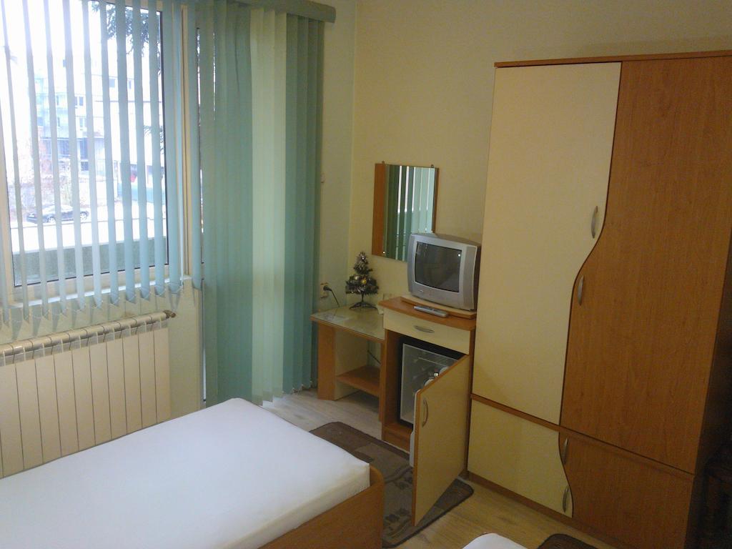 Hotel Tsarevets Asenovgrad Quarto foto