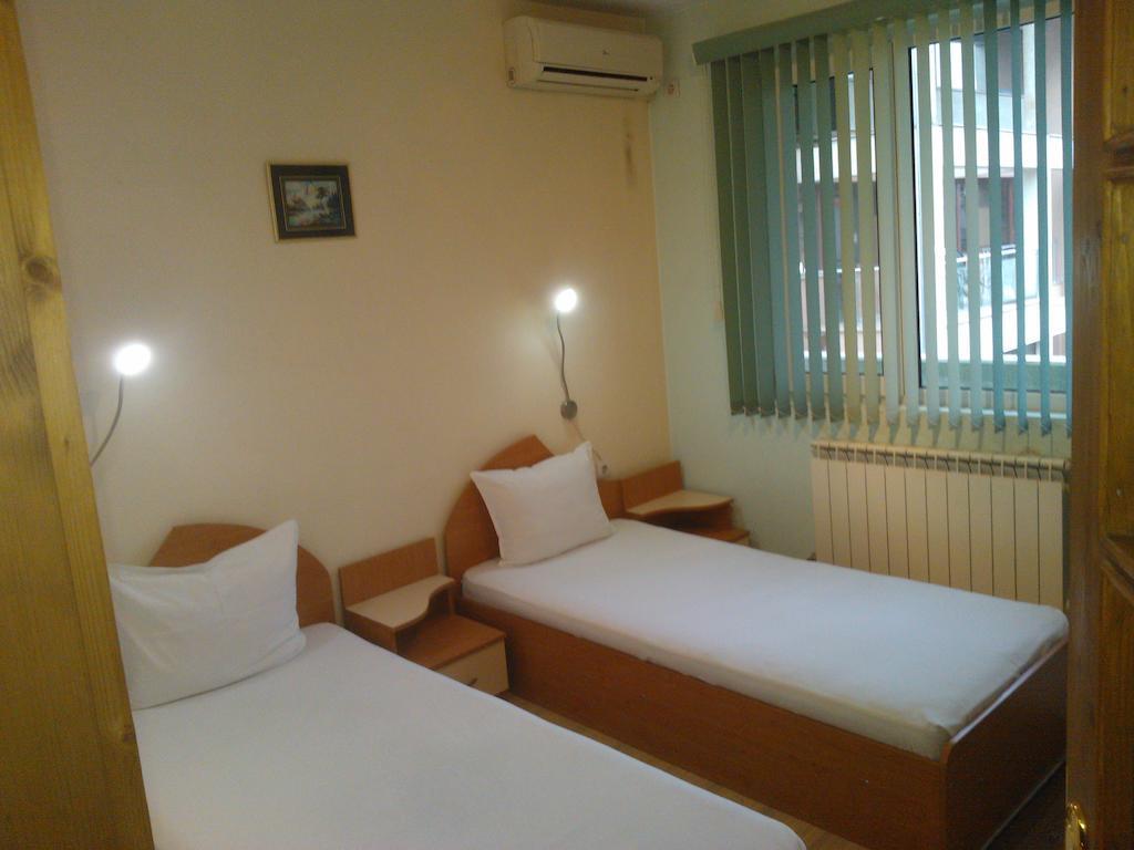 Hotel Tsarevets Asenovgrad Quarto foto